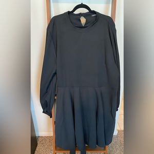 Boohoo dress in black. Size 24